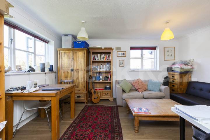A spacious one double bedroom flat located between Archway and Finsbury Park Cornwallis Square, Archway
